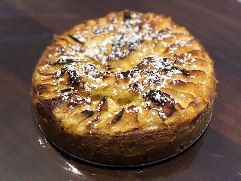 Torta di mele e crema pasticcera dell'azienda agricola la magia